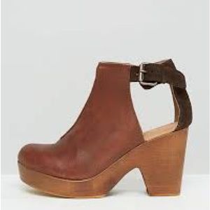 Free People two toned Amber clogs size 37 1/2